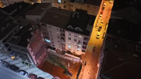 Bahçelievler'de inşaatın istinat duvarı yıkılınca 20 daire tahliye edildi