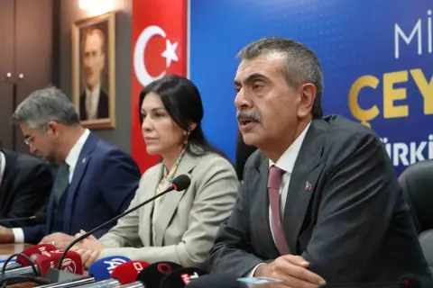 Bakan Tekin: "Sahtekarlara, hırsızlara sahip çıkan bir muhalefetle karşı karşıyayız