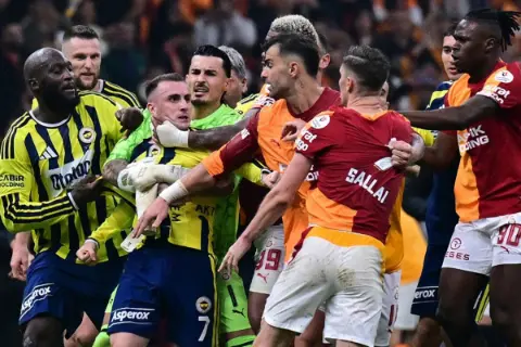 Dev derbi sonrası sular durulmuyor: Fenerbahçe'den''kavga'' açıklaması