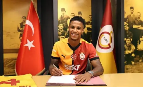 Galatasaray'ın yıldızından flaş açıklama! Ismail Jakobs, Senegal Milli Takımı'nı bıraktı