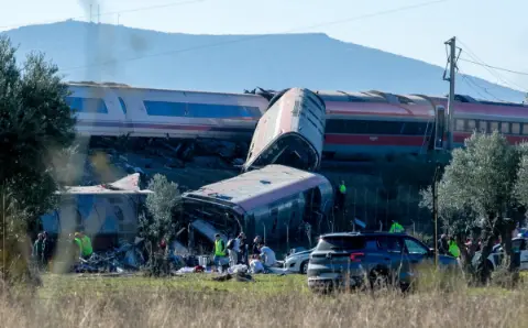 İspanya'da iki yüksek hızlı tren çarpıştı: 46 ölü