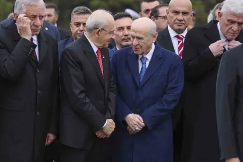 29 Ekim töreninde Bahçeli ile Kılıçdaroğlu yan yana! Uzun süre sohbet ettiler