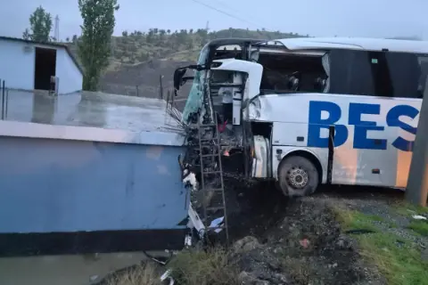 Şırnak’ta Yolcu Otobüsü ile Tır Çarpıştı: 15 Yaralı