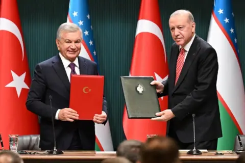 Türkiye ile Özbekistan arasında 5 anlaşma imzalandı
