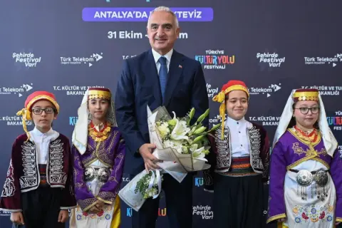 Antalya'da Kültür Yolu heyecanı başladı! Bakan Ersoy 440'tan fazla etkinliğin açılışını yaptı