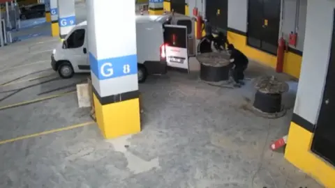 Bakırköy'de 2 milyon liralık kablo hırsızlığı soruşturmasında 13 şüpheli yakalandı