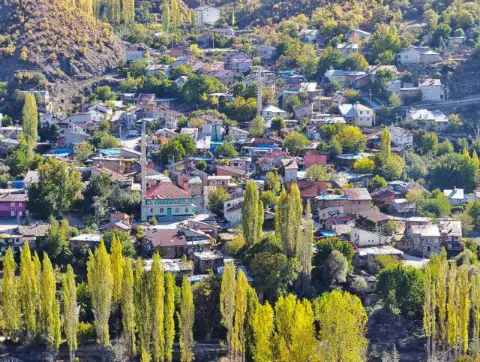 Konya’da hatıraların suya karıştığı mahalle yerini sonbahar güzelliğine bıraktı