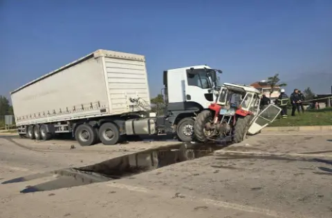 Askeri TIR traktörle çarpıştı! Karı koca hayatını kaybetti