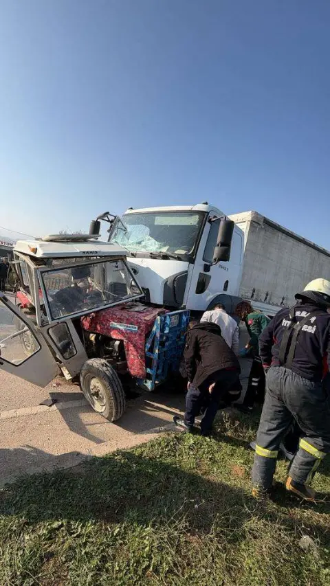 Askeri TIR traktörle çarpıştı! Karı koca hayatını kaybetti