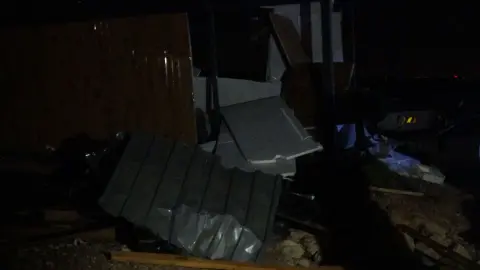 Hortum işçi konteynerlerini parçaladı! 4 ölü, 1 yaralı var