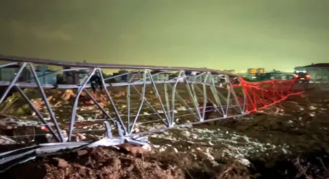 Hortum işçi konteynerlerini parçaladı! 4 ölü, 1 yaralı var