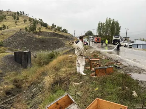 Konya plakalı TIR’la çarpışan otobüs eve girdi! Şoför öldü, 14 yaralı