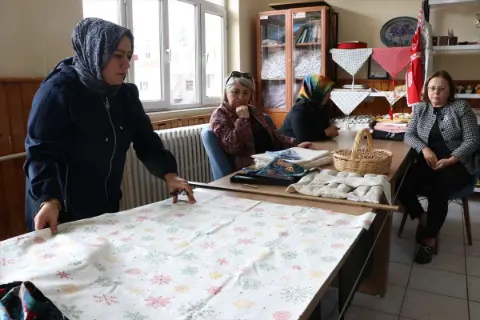 Kiraz çekirdekleri gelir kapısı oldu! Kadınlar ısıtma yastığı yapıyor