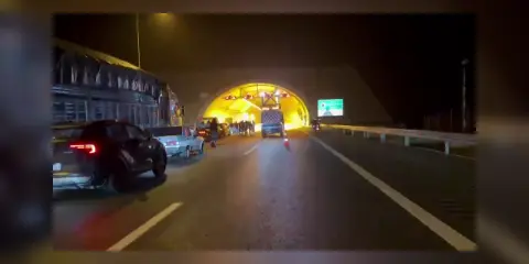 TIR tünelde alev aldı