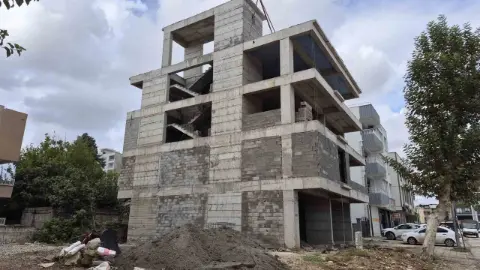 Adıyaman'da 3. kattan düşen işçi hastaneye kaldırıldı