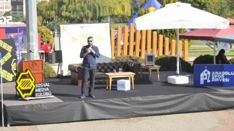 Anadolu Spor Zirvesi spor dünyasını öğrencilerle buluşturdu