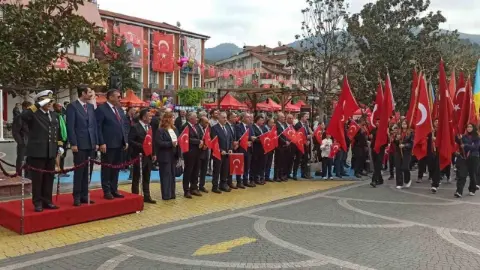 Kumluca'da Cumhuriyet Bayramı Coşkusuyla Kutlandı