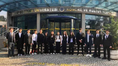 İhlas Koleji öğrencilerinden YTUMUN’da diplomasi başarısı