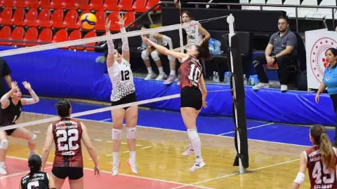Yunusemre’nin Sultanları Altay’ı 36-34’lük setle geçti