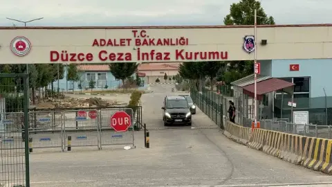 Edremit'te polis denetimlerinde 39 aranan kişi yakalandı