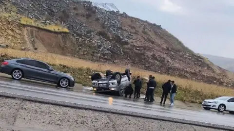 Siirt Kurtalan’da otomobil takla attı: 2 yaralı