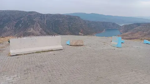 Siirt’te Yamaç Paraşütü Rampasında Tehlike: Beton Bloklar Yerinden Oynatıldı
