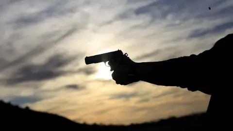 Hamile kızını ve 34 yaş büyük sevgilisini öldürdü