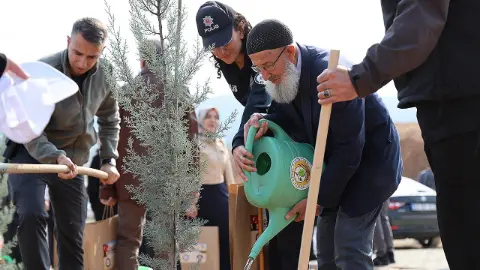 Elazığ’da şehitlerin anısına fidanlar toprakla buluştu