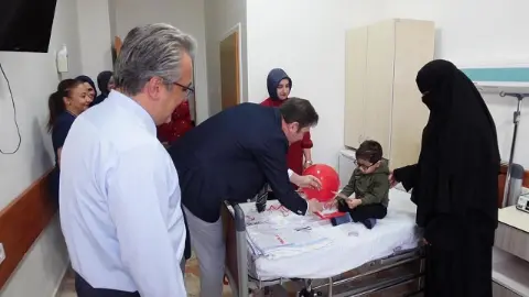 Fırat Üniversitesi Hastanesi'nde Küçük Hastalar İçin Cumhuriyet Bayramı Coşkusu