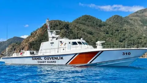 Marmaris’te denizaltı ve sahil güvenlik botu 29 Ekim'de ziyarete açılıyor