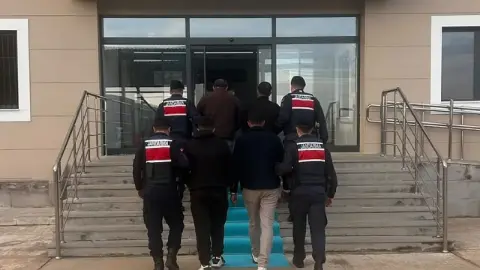 Kırıkkale'de uyuşturucu baskını yakalanan 4 şüpheli tutuklandı