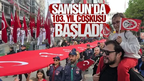 Samsun’da 1919 metrelik bayrakla Cumhuriyet yürüyüşü