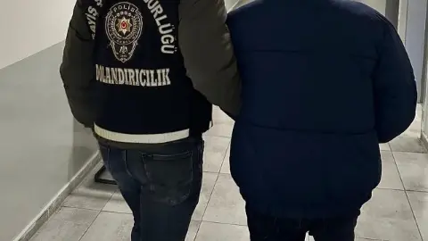 Samsun'da Devlet dairesinde işe sokma vaadiyle 50 bin lira dolandıran şahıs yakalandı