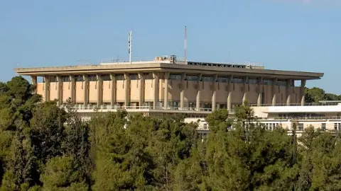 İsrail'de oy sayımı tamamlandı: Hiçbir blok 61 sandalyeye ulaşamadı