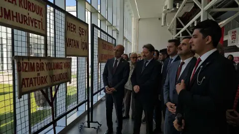 Mustafa Karakaya, üniversitesinin tarihini sergiyle anlattı