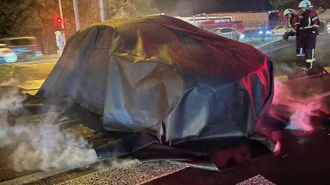 Tırla çarpışan otomobil küle döndü, alevler 3 saatte söndürüldü