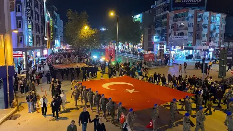 Kastamonu’da Cumhuriyet coşkusu fener alayıyla taçlandı