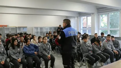 Kastamonu’da polis ekipleri 1 bin 140 öğrenciye eğitim verdi
