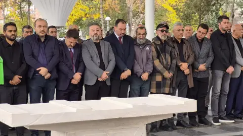 Gazeteci Yusuf Ağaşe’nin annesi Nimet Ağaşe toprağa verildi