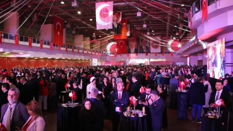 Vali Gökmen Çiçek: "Tarihi mücadelelerle, zaferlerle şekillenmiş köklü bir milletin evlatlarıyız