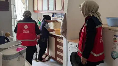 Kayseri’de yaşlı ve ihtiyaç sahibi vatandaşların evlerinde temizlik yapıldı