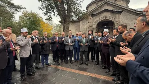 Kayseri protokolünden Seyyid Burhaneddin-i Veli Türbesine ziyaret