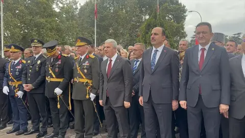 Konya'da Cumhuriyet Bayramı kutlanıyor! İlk tören Atatürk Anıtı'nda yapıldı