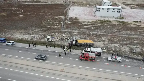 Konya'da yürekler yandı: Tırın kamyona çarptığı kazada 1 ölü, 1 yaralı