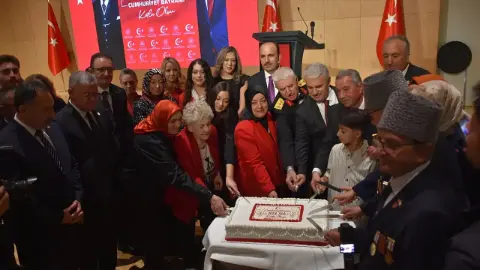 Konya’da 29 Ekim’e özel resepsiyon: Cumhuriyet coşkusu Taş Bina’da yaşandı