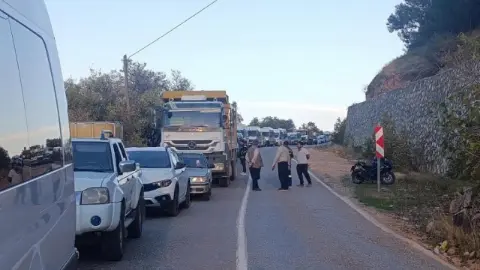 Adıyaman-Çelikhan Yolunda Patlatma Çalışmaları Trafiği Felç Etti