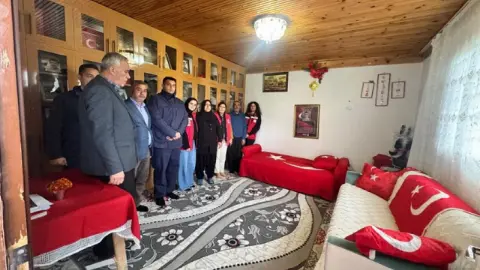 Şehitler kabirleri başında dualarla anıldı