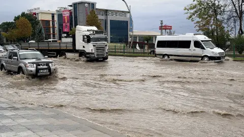 Malatya’da Sağanak Yağış Hayatı Olumsuz Etkiledi