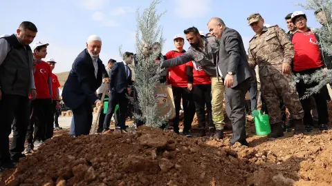 Elazığ’da şehitlerin anısına fidanlar toprakla buluştu