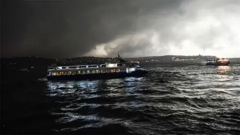 İstanbul'da kuvvetli sağanak alarmı! Akşam saatleri için yeni uyarı: Yağışlar ne zaman bitecek?